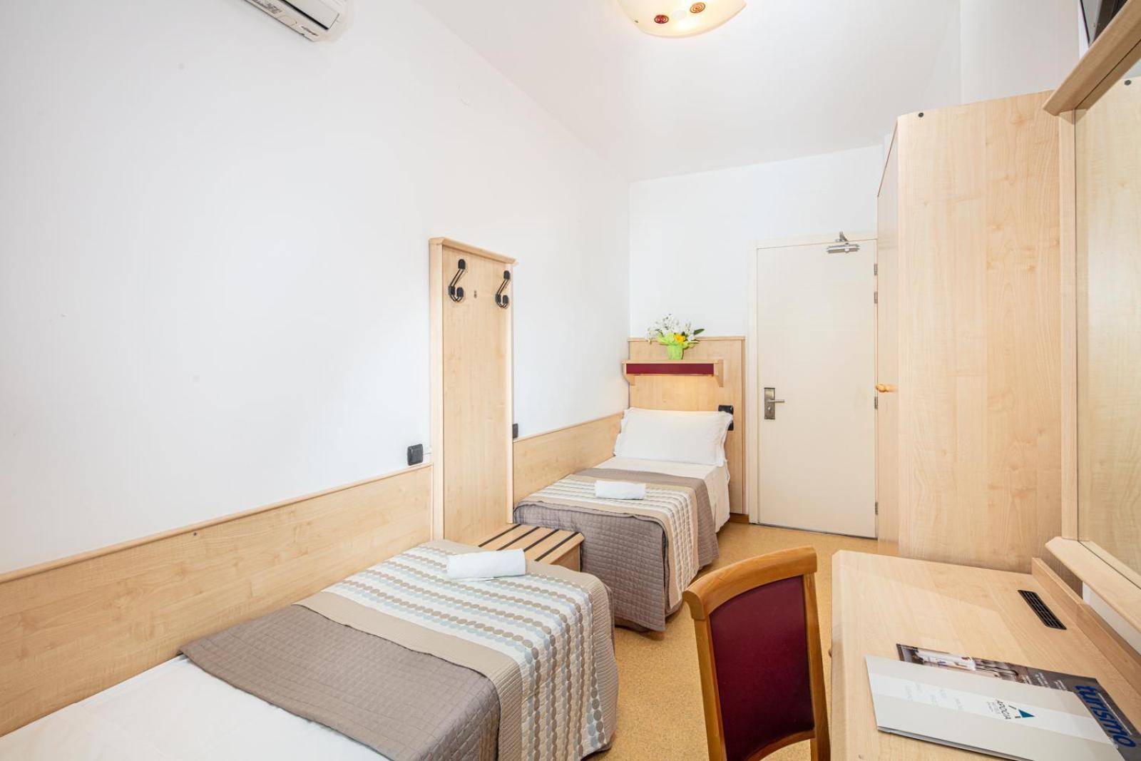 Hotel Regina Lignano Sabbiadoro Quarto foto