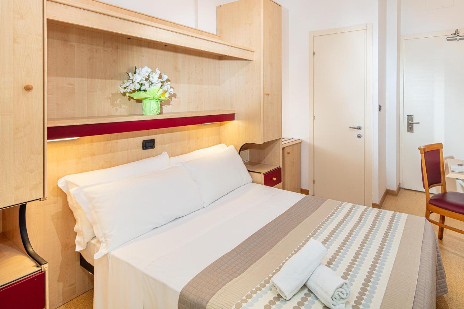 Hotel Regina Lignano Sabbiadoro Quarto foto